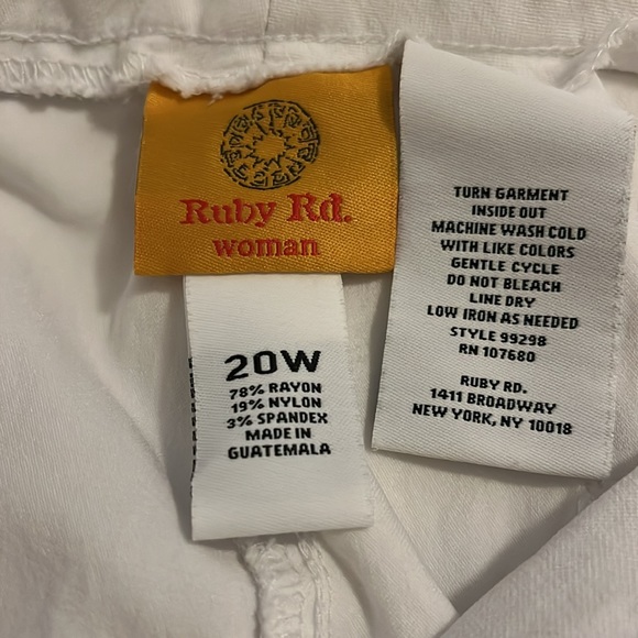 Ruby Rd Capris - Picture 2 of 3